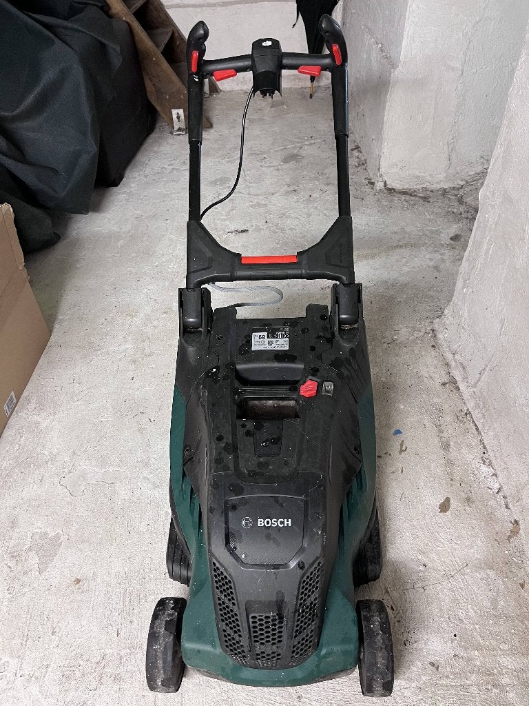 Bosch grasmaaier met stroomkabel, Tuin en Terras, Grasmaaiers, Ophalen, Cirkelmaaier, Gebruikt, Elektrische grasmaaier