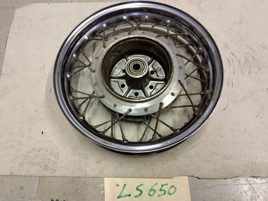suzuki savage 650 achterwiel velg  1 spaak gebroken, Motos, Enlèvement ou Envoi, Utilisé