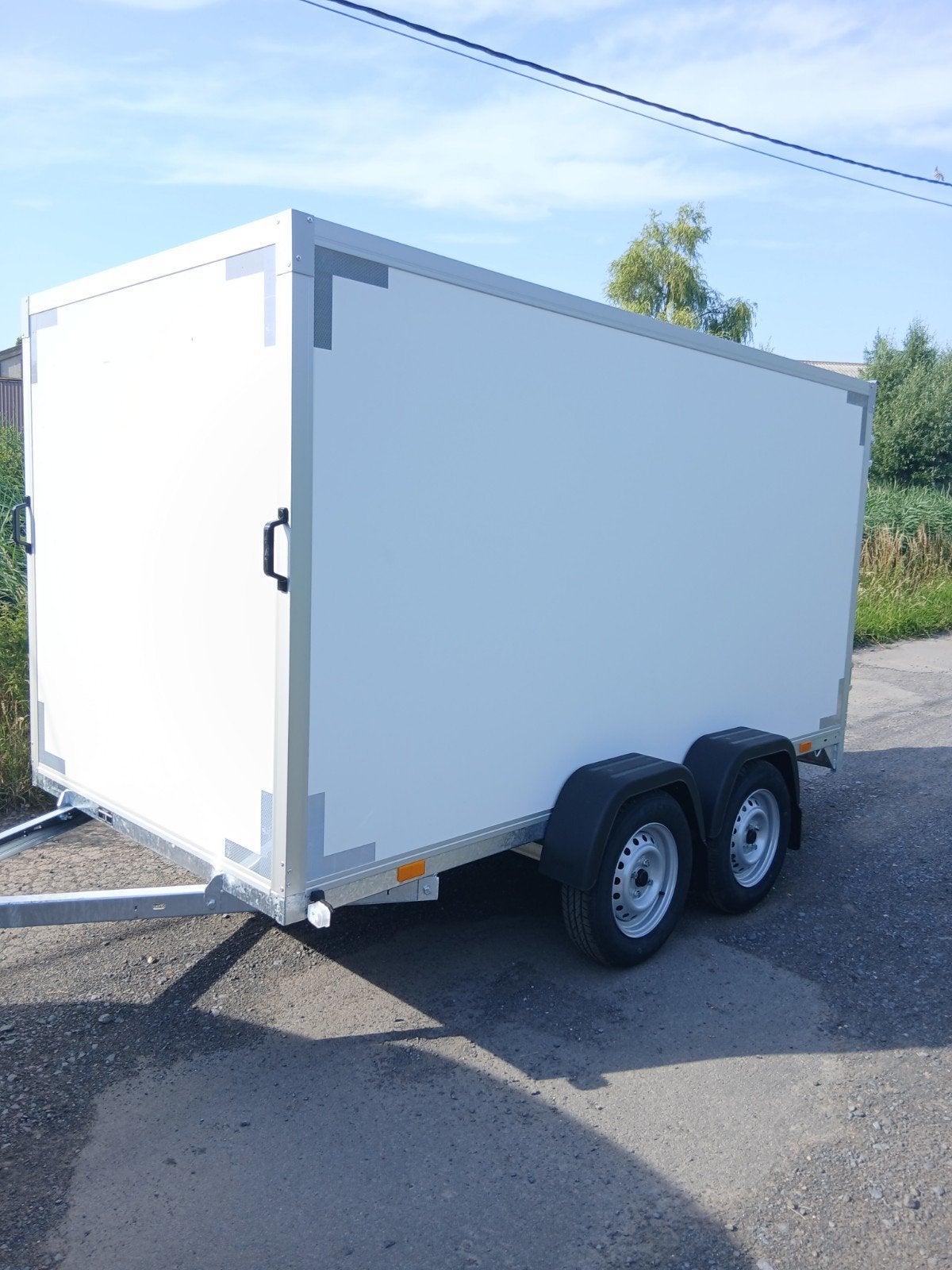 Remorque fermée 750kg 3m x 1m50 NEUVE !  ! EN HAUT = EN HA
