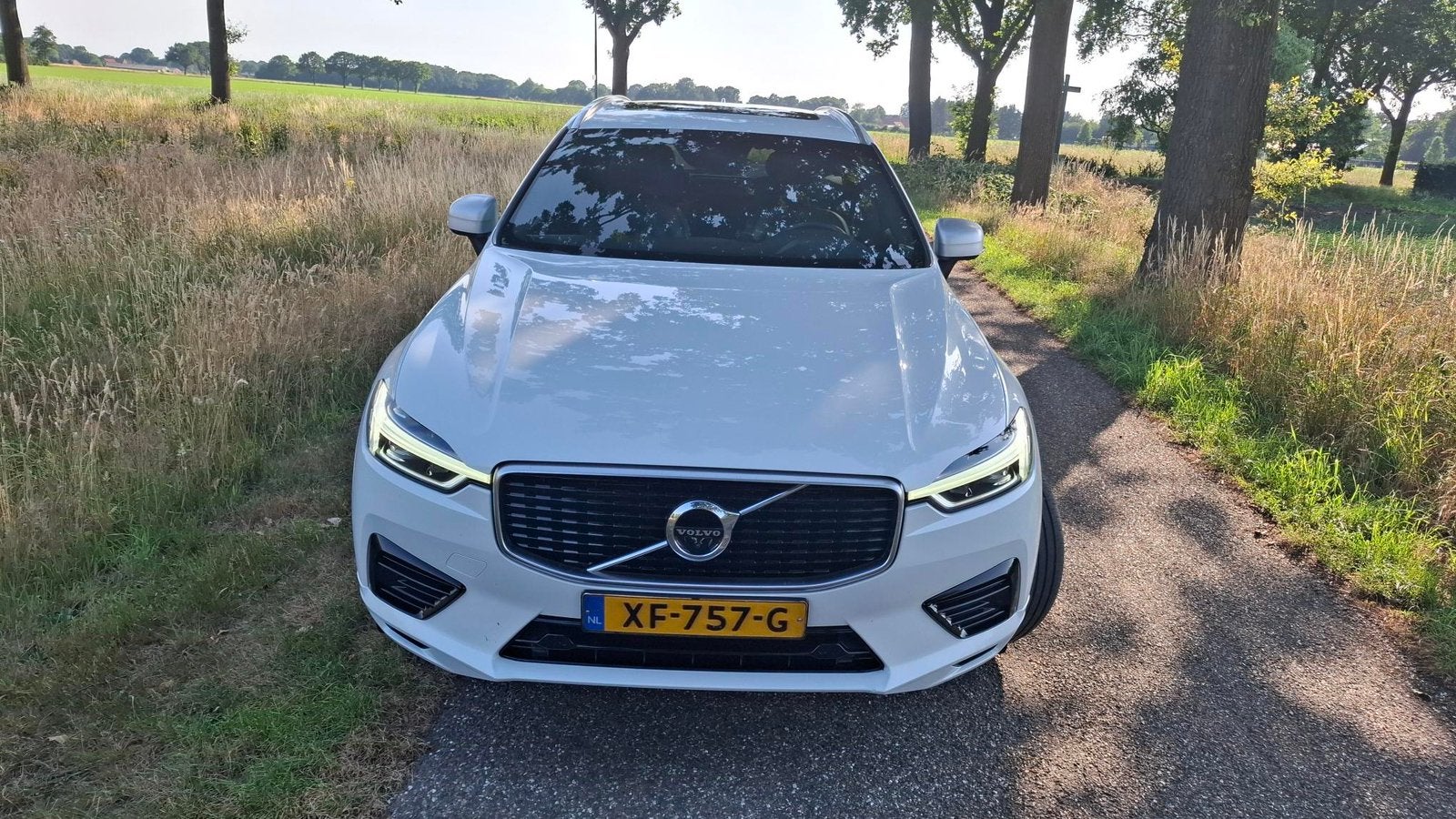 Volvo xc60 T8 R-Design, Autos, Volvo, Achat, Carnet d'entretien, XC60, Particulier