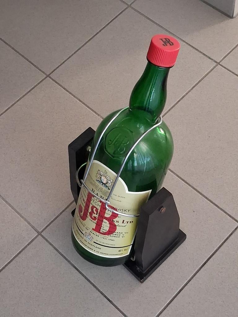 J&B FLES 3,75 LITER IN MOOIE HOUDER, Ophalen