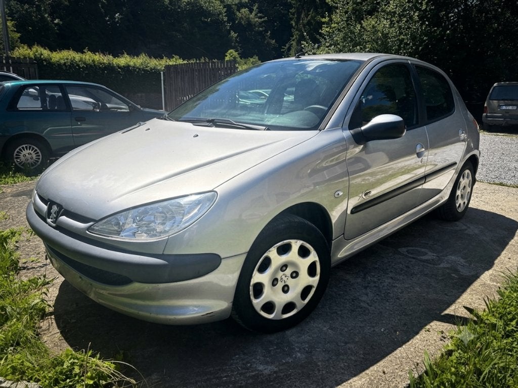 Peugeot 206 | 2005 | 216.668 km | Diesel | 2.300 €, Argent ou Gris, Achat, 50 kW, Entreprise