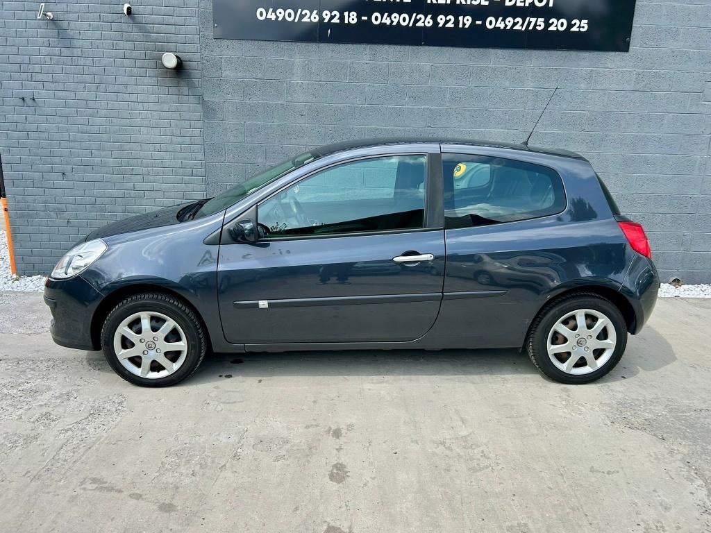 Renault clio 1200cc benzine ** airconditioning ** carplay **, Auto's, Voorwielaandrijving, Stof, 4 cilinders, https://public.car-pass.be/vhr/c5501bf4-de0f-4fbb-a575-17a2a9a5634d