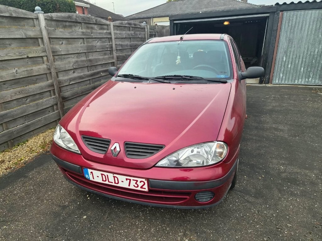 Renault Megane, Autos, Achat, 3 places, Boîte manuelle, Autres couleurs