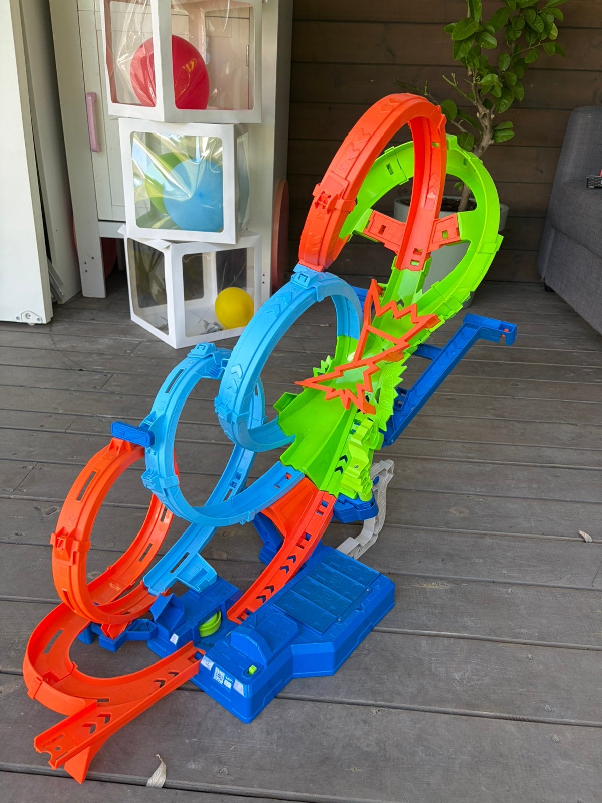 Citcuit Hotwheels: 4 loopings crashs, Enfants & Bébés, Jouets | Circuits, Enlèvement, Comme neuf