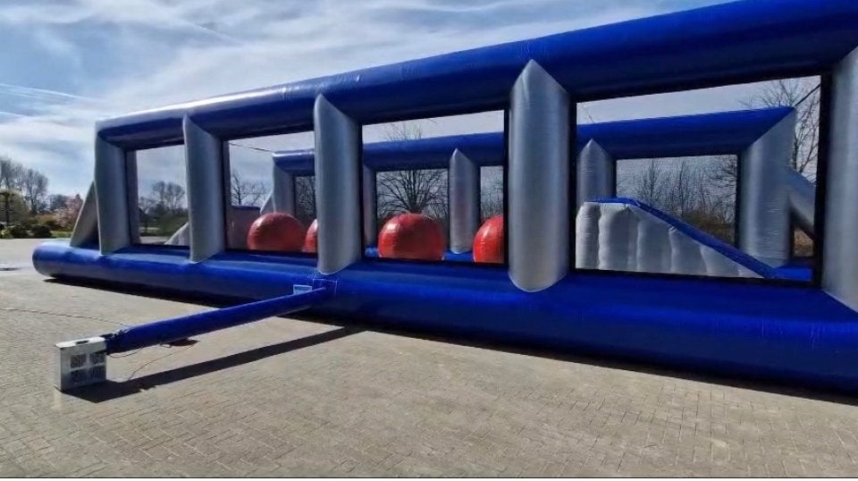 Hindernisbaan/ Springkasteel 20m te koop. Top attractie, Ophalen of Verzenden, Zo goed als nieuw