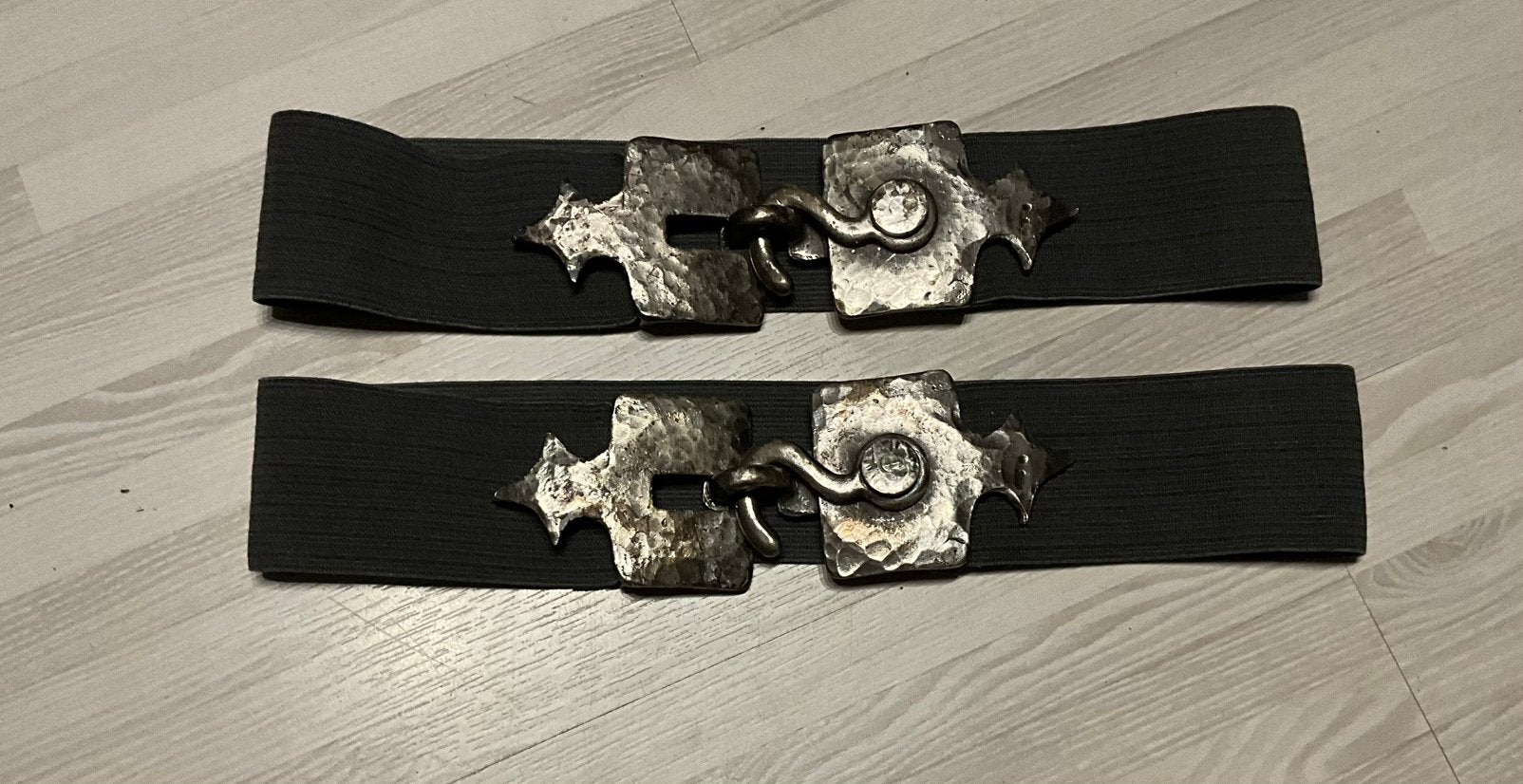 Ceinture vintage ancienne, boucles, argent ou étain, Antiquités & Art, Antiquités | Vêtements et Textile, Enlèvement