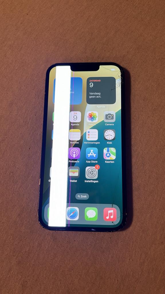 Te koop: iPhone 13 (blauw) – beschadigd maar werkt nog, Telecommunicatie, Mobiele telefoons | Apple iPhone, Ophalen, Zo goed als nieuw