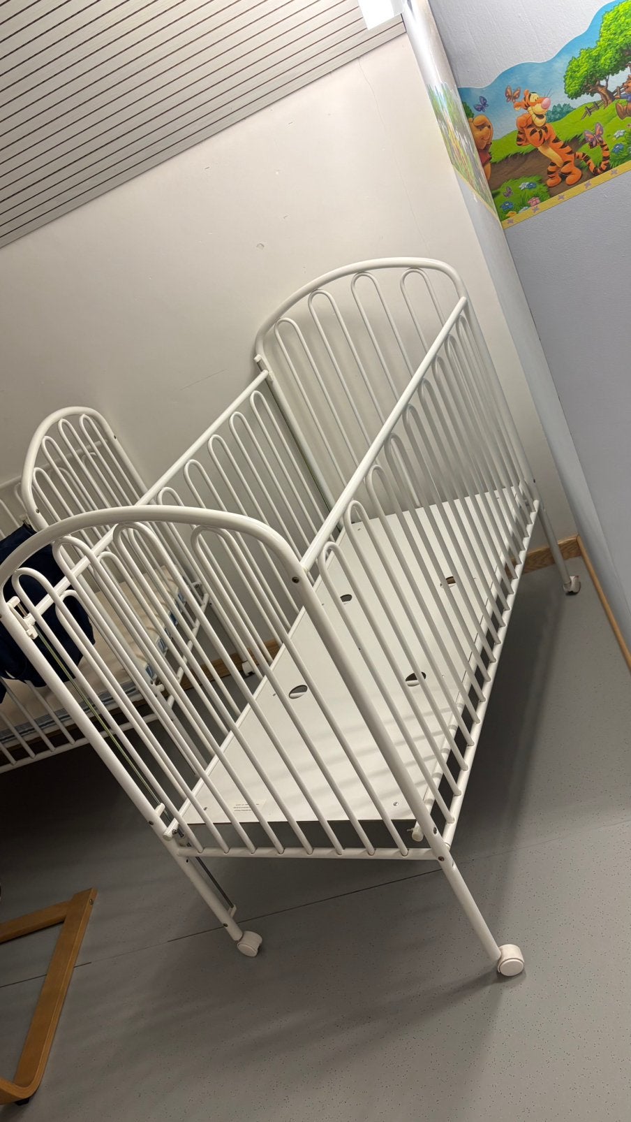 Lit bébé  10 pièces disponibles, Enfants & Bébés, Enlèvement, Utilisé