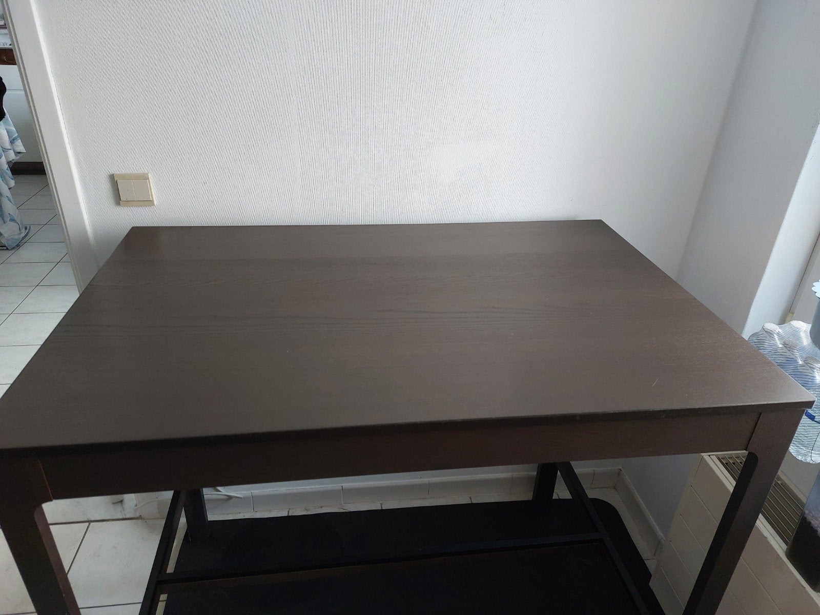 Hoge keukentafel donkerbruin hout.  80 120100, Ophalen, Gebruikt, Vier personen, Rechthoekig