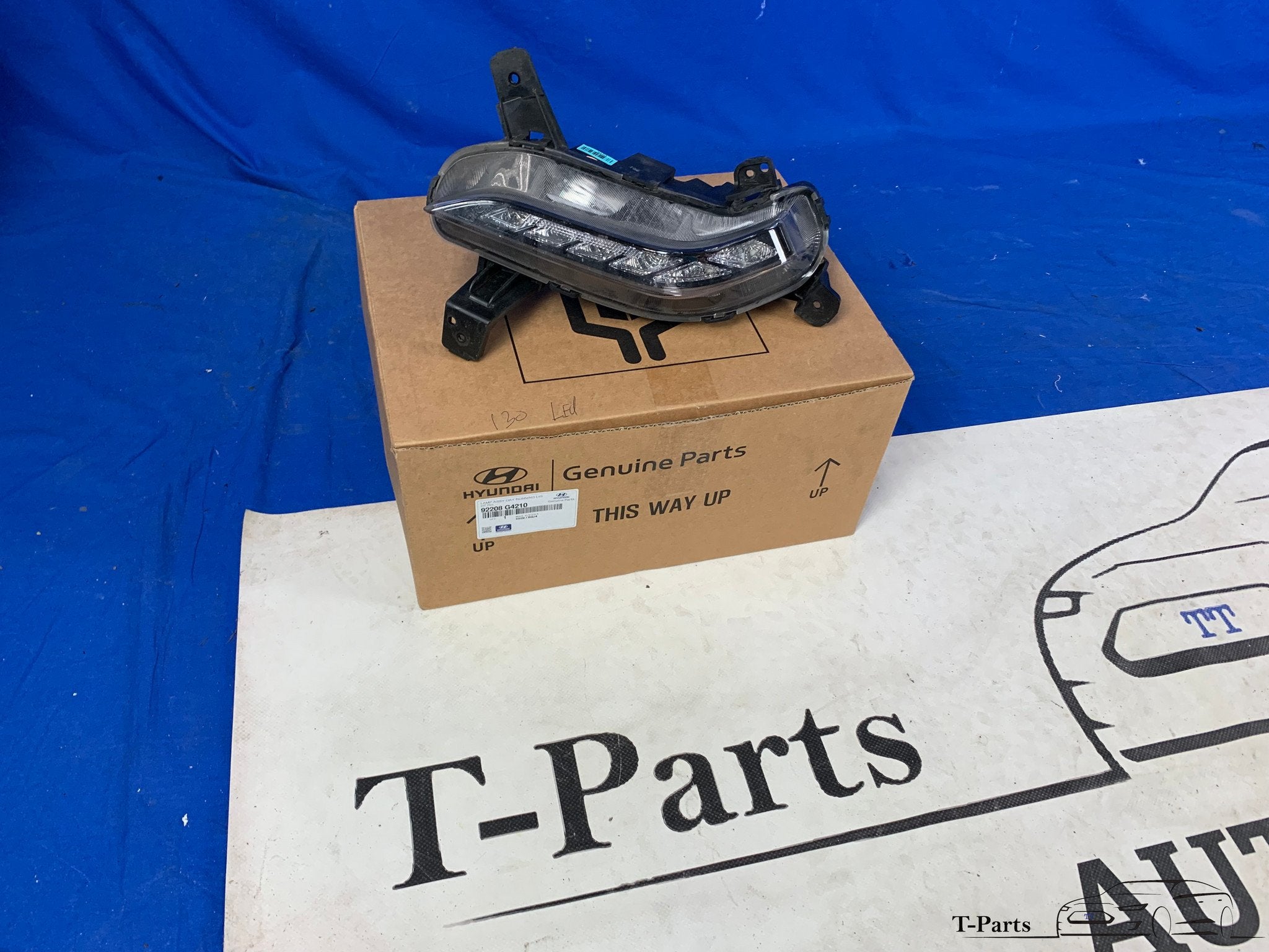Hyundai i30 dagrijverlichting rechts LED voorbumper 92208G42, Info@fabrikant.eu, Hyundai, Fabrikantstraat 1
1000 AA  Amsterdam