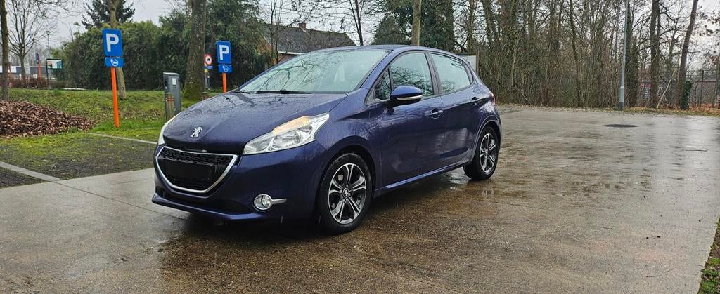Peugeot 208 1.2 Benzine Bj.2014 Met 81.000 Km, Auto's, Voorwielaandrijving, Stof, Parkeersensor, Blauw