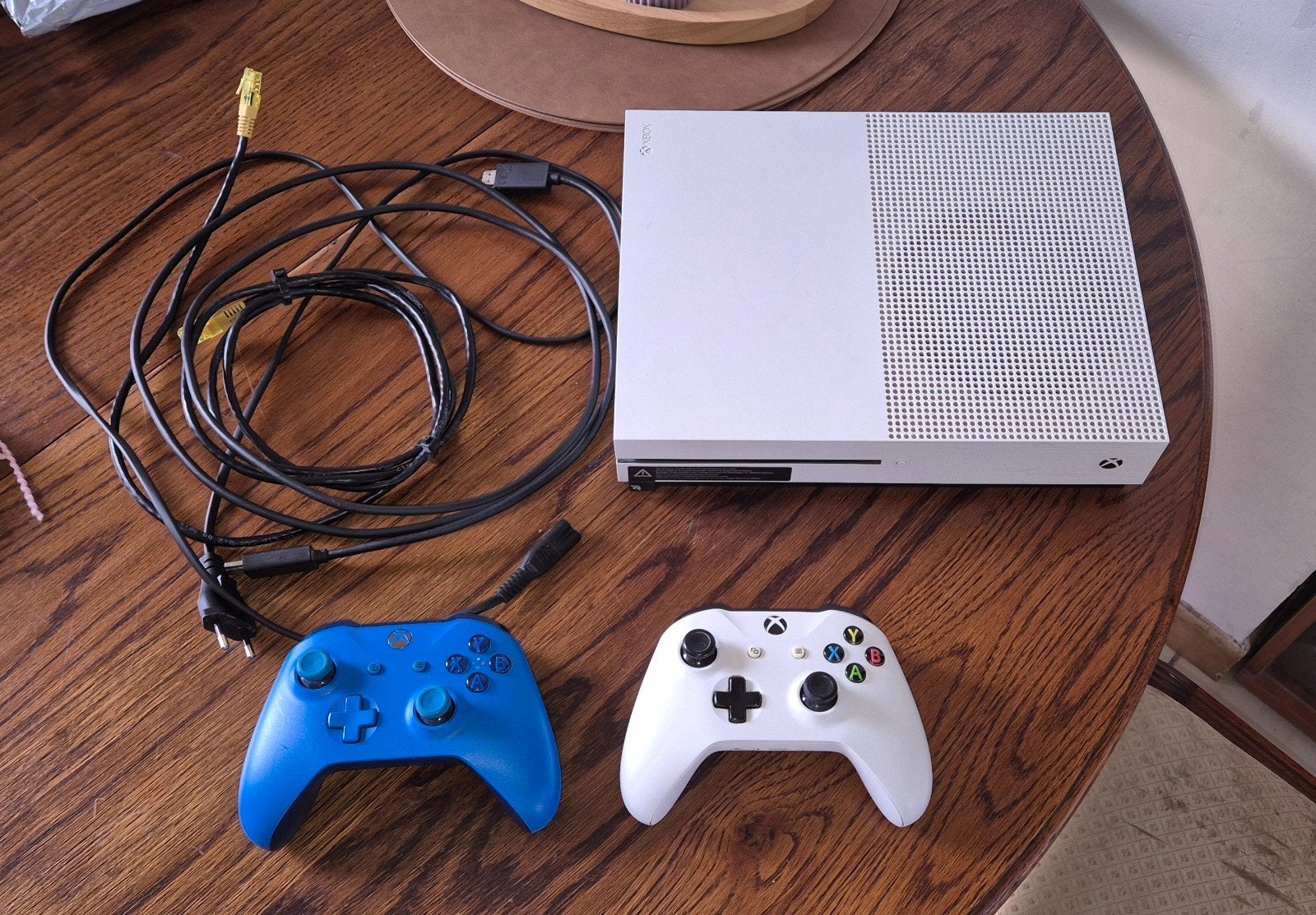 xbox one s met 2 controllers en kabels, Ophalen, Gebruikt, Met 2 controllers, Xbox One