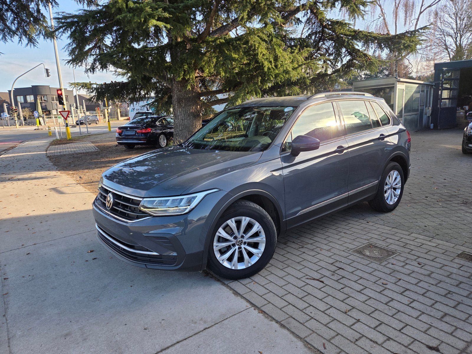 Volkswagen Tiguan 1.5TSI 1st eigenaar Led Acc Trekhaak andr, Autos, Volkswagen, Argent ou Gris, Achat, Entreprise, Garantie prolongée