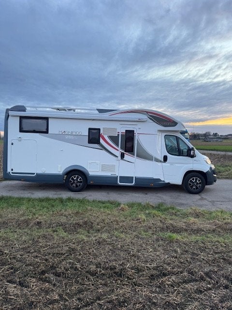 Roller Team Magnifico 285 TL, Caravans en Kamperen, Ringverwarming, Particulier, Luifel, 6 tot 7 meter