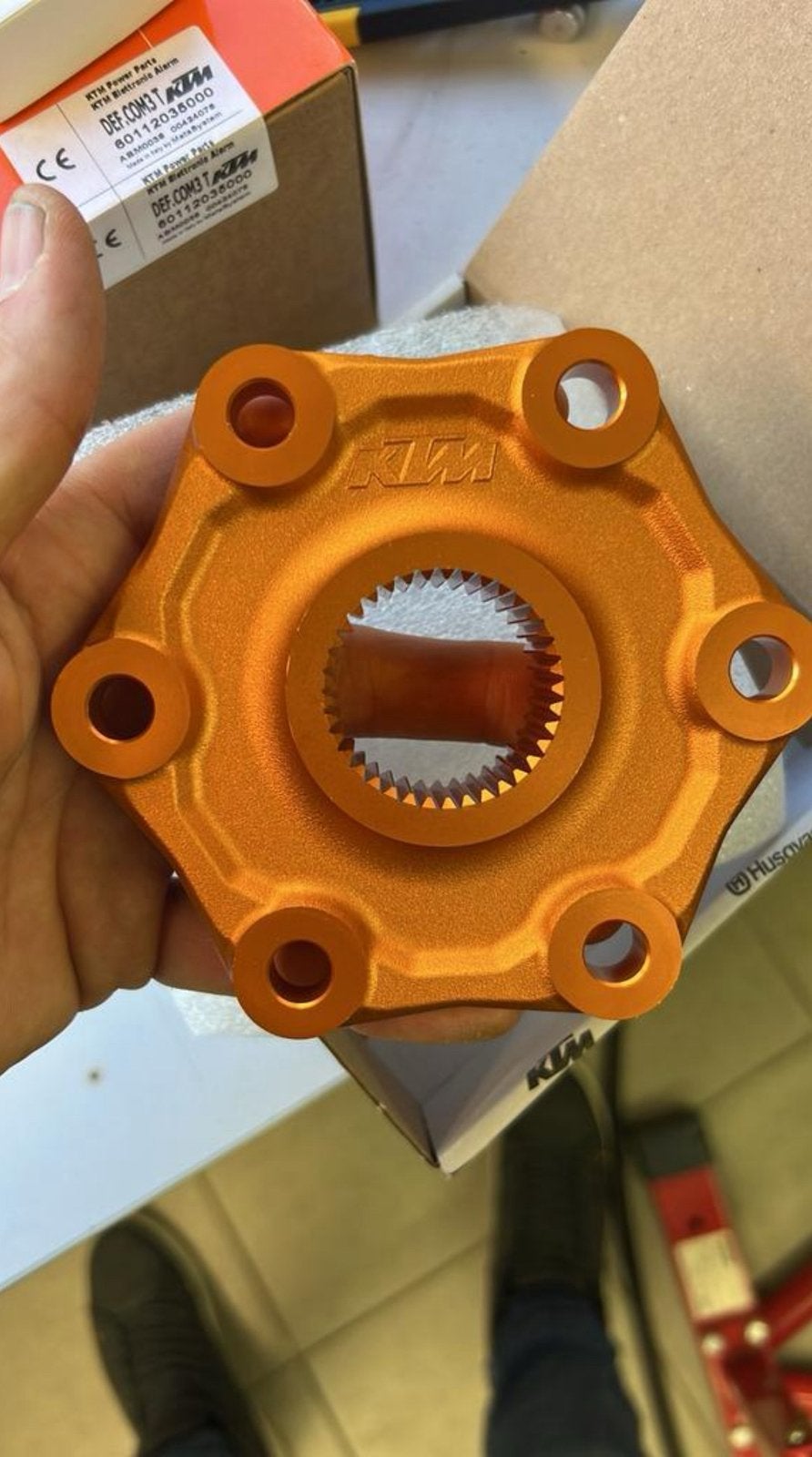 KTM Superduke 1290/1390 R/GT Powerparts Rubber Cush Carrier!, Motoren, Ophalen of Verzenden, Zo goed als nieuw