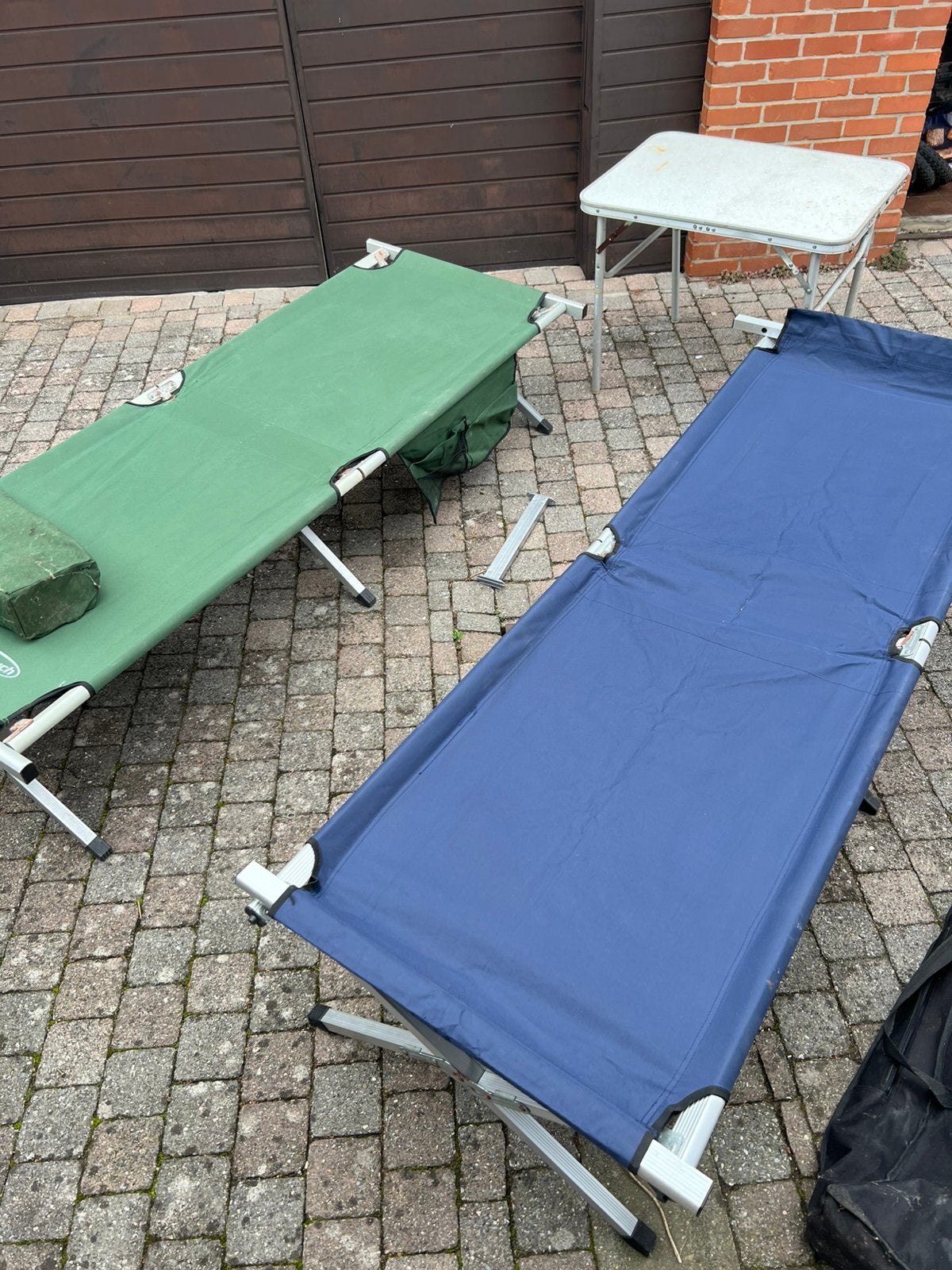 Kampeer bedden plus tafel, Caravans en Kamperen, Ophalen, Zo goed als nieuw