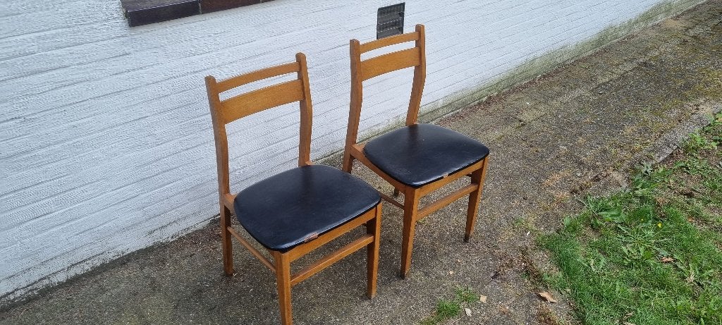 Stoelen gratis af te halen, Ophalen