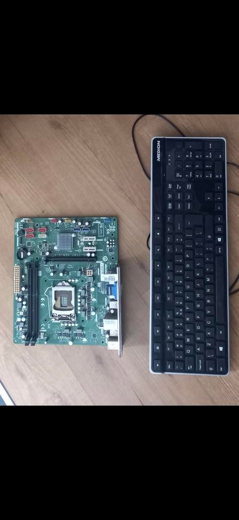 Ms7797 Ivy Bridge moederbord + keyboard, Computers en Software, Moederborden, Verzenden