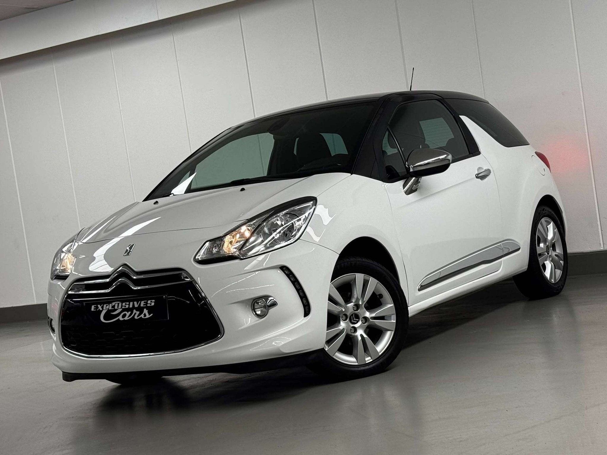 DS Automobiles DS 3 1.6 HDI 92 CV BUSINESS 1ere MAIN CLIM RE, Auto's, Voorwielaandrijving, Euro 5, Stof, Gebruikt