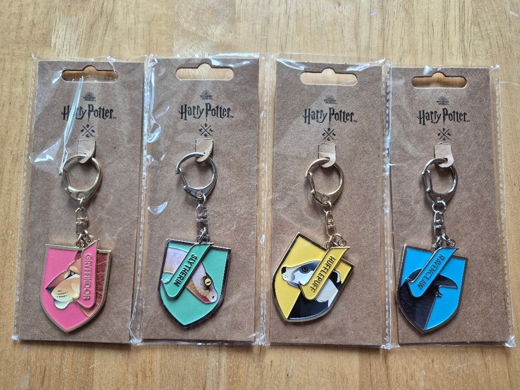 Lot de 4 porte-clés Harry Potter des maisons de Poudlard, Verzamelen, Ophalen, Nieuw, Overige typen