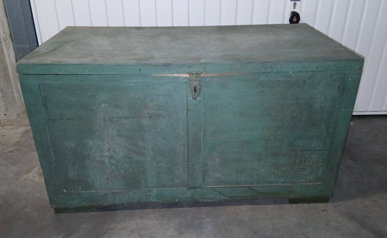 Boîte en bois clair, Enlèvement