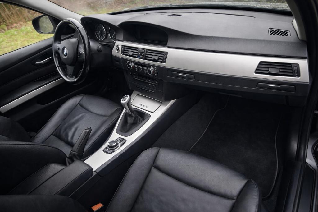 BMW 318 400k km., Auto's, BMW, Particulier, 3 Reeks, Achteruitrijcamera, Airbags, Airconditioning, Bluetooth, Boordcomputer, Centrale vergrendeling