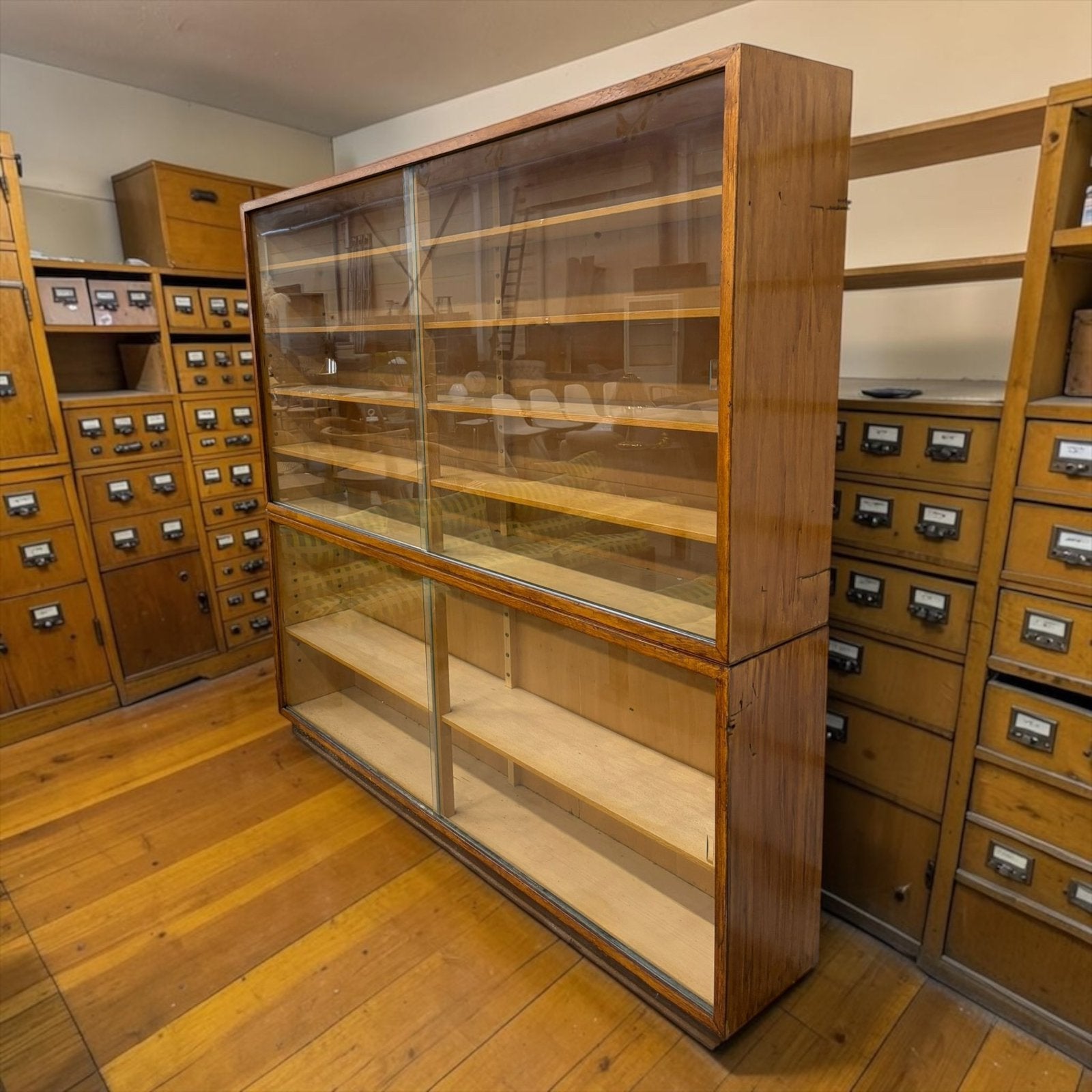 Vitrine/armoire à pharmacie en bois peu profonde Vintage XL, Enfants & Bébés, Envoi, Utilisé, Armoire