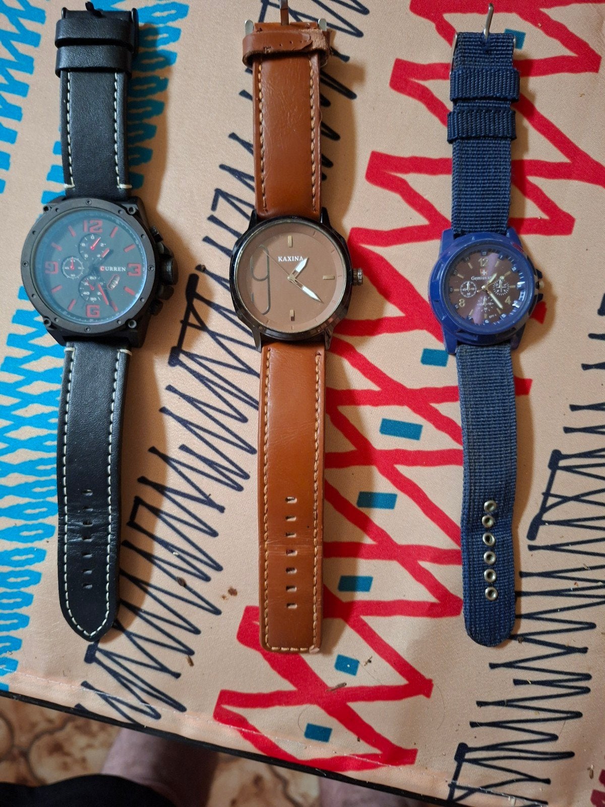 lot de 2 montres plus 1 offerte.Piles neuves, Enlèvement ou Envoi