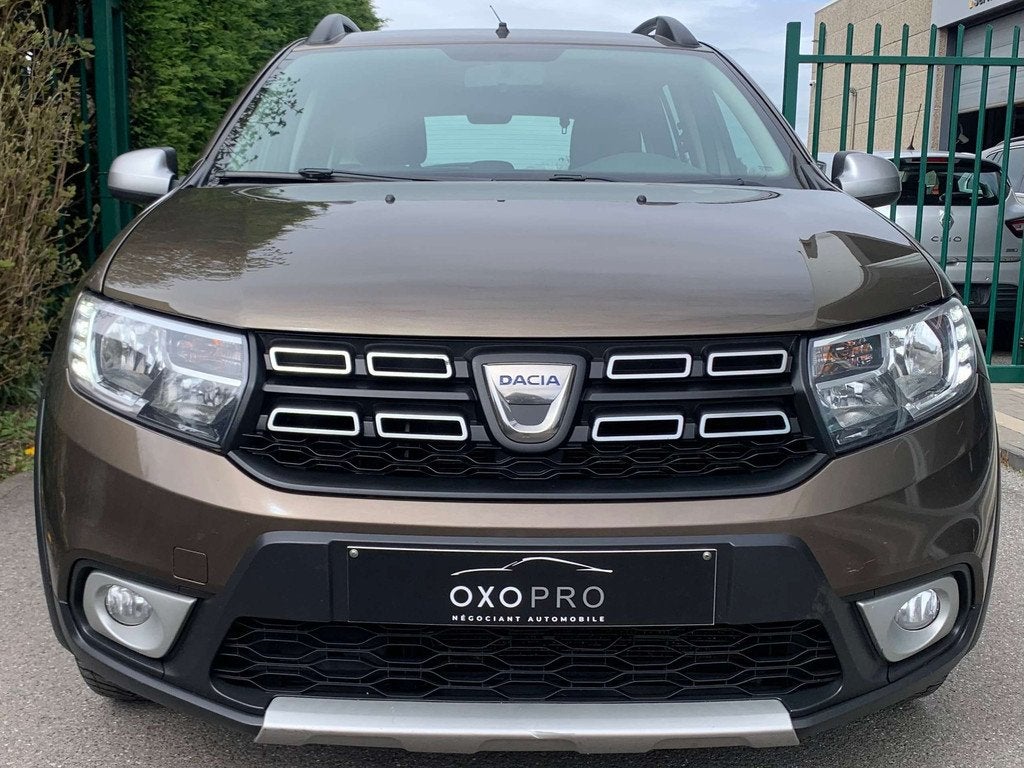 Dacia Logan STEPWAY PLUS / 1.5DCI 90 CV / Euro 6B / Gps / Ai, Auto's, Dacia, Voorwielaandrijving, Stof, Gebruikt, Euro 6