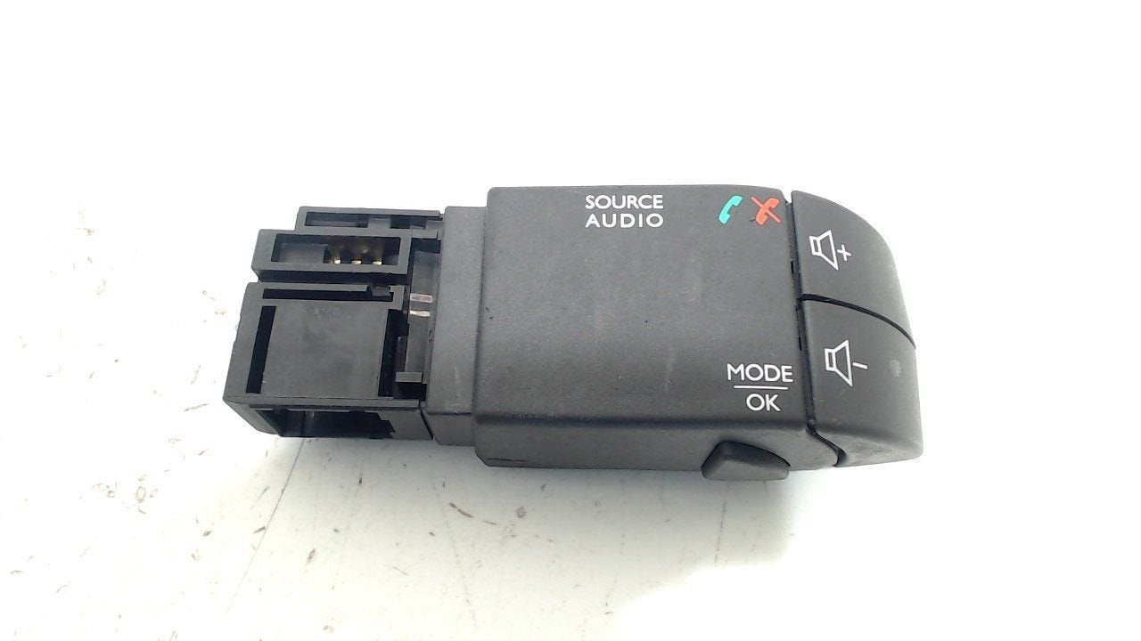 Radio bediening Renault Trafic, Auto diversen, Autoradio's, Ophalen of Verzenden, Van der Ven Autorecycling B.V., Onderdelen@venauto.nl