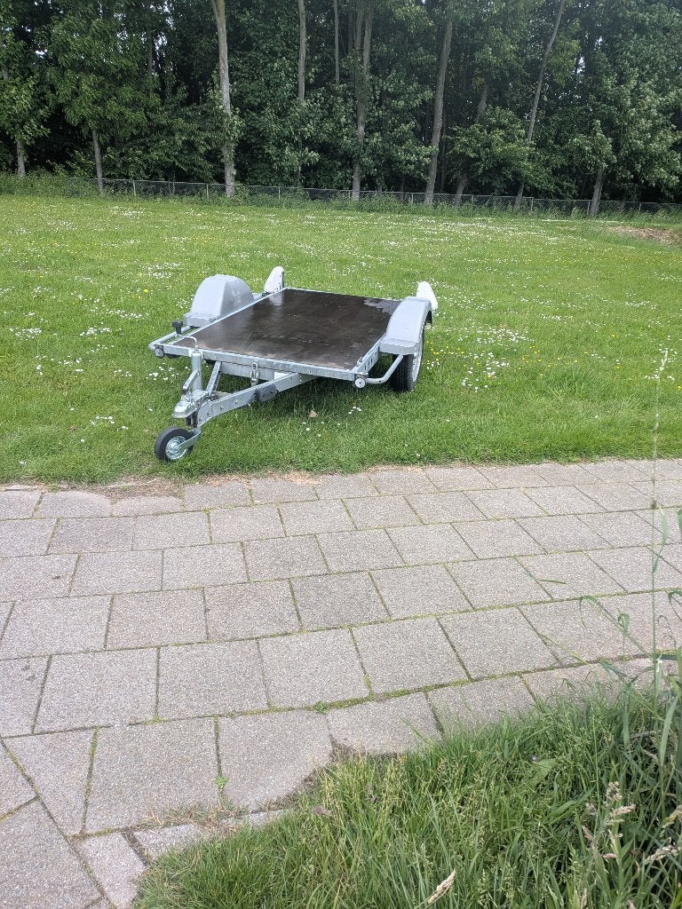Motor fabriek aanhanger deze is een kieper, Ophalen, Zo goed als nieuw