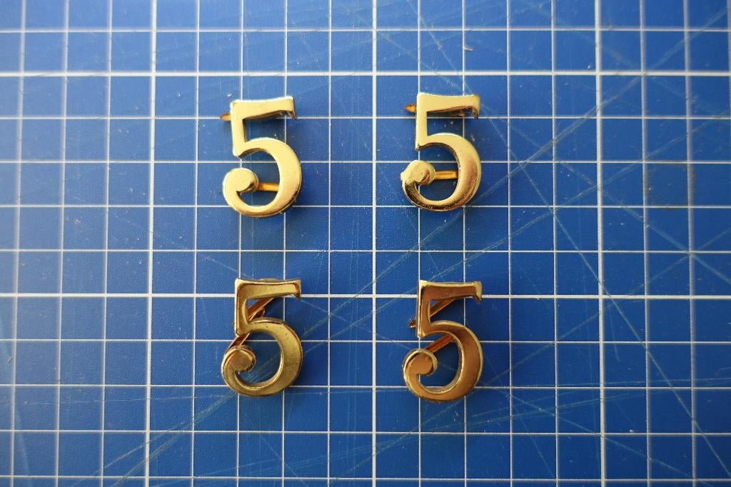 ABL #61 - CIJFER 5 VOOR UNIFORM (set), Verzamelen, Militaria | Algemeen, Ophalen of Verzenden, Landmacht, Embleem of Badge