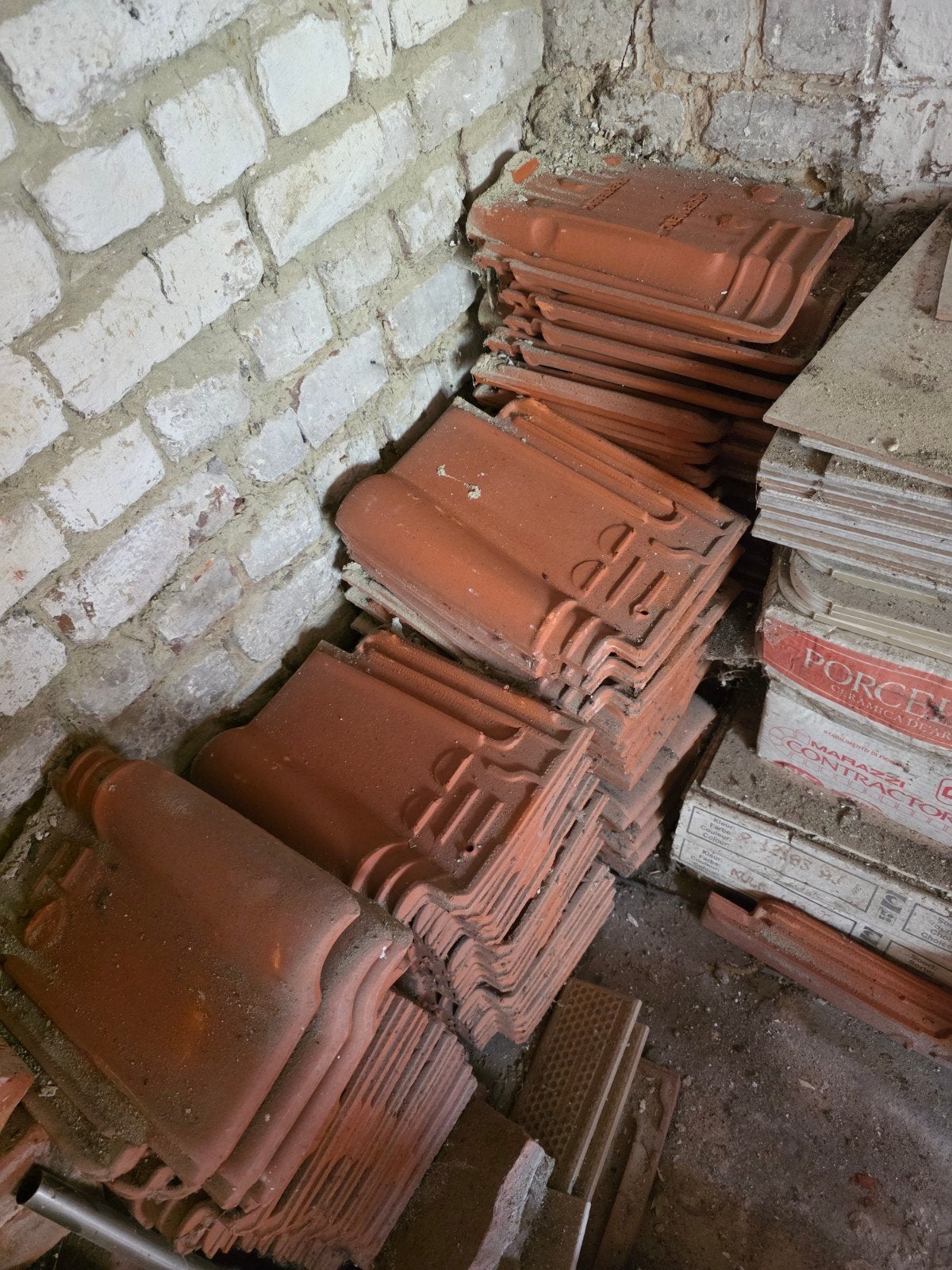 Rode dakpannen, Doe-het-zelf en Bouw, Ophalen, Rood, Steen of Klei, Dakpannen