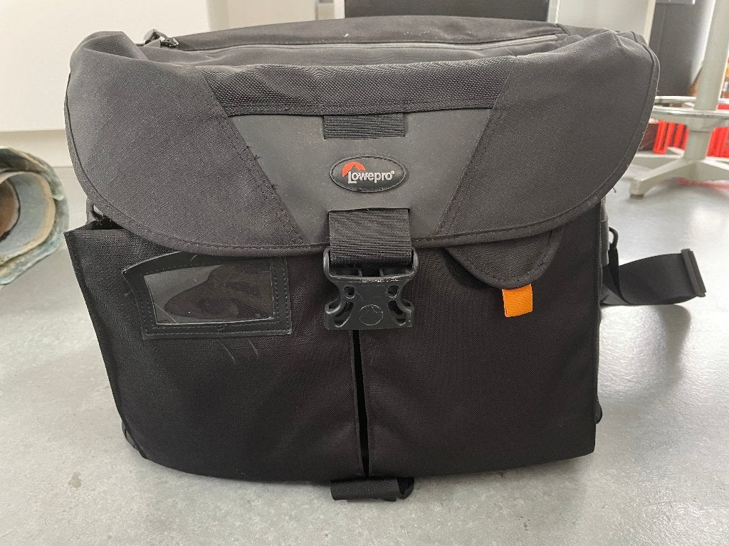 Fototas Lowepro groot formaat, Audio, Tv en Foto, Foto | Cameratassen, Ophalen, Zwart, Schoudertas, Voorvak