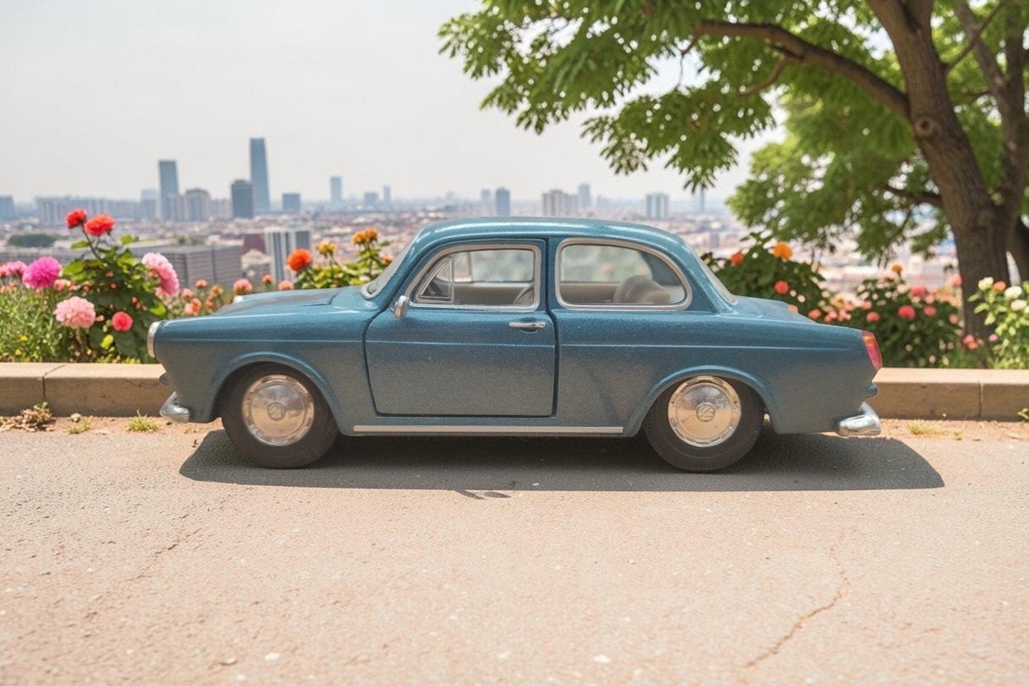 Volkswagen 1600 Notchback 1/24 Maisto, Enlèvement ou Envoi, Maisto