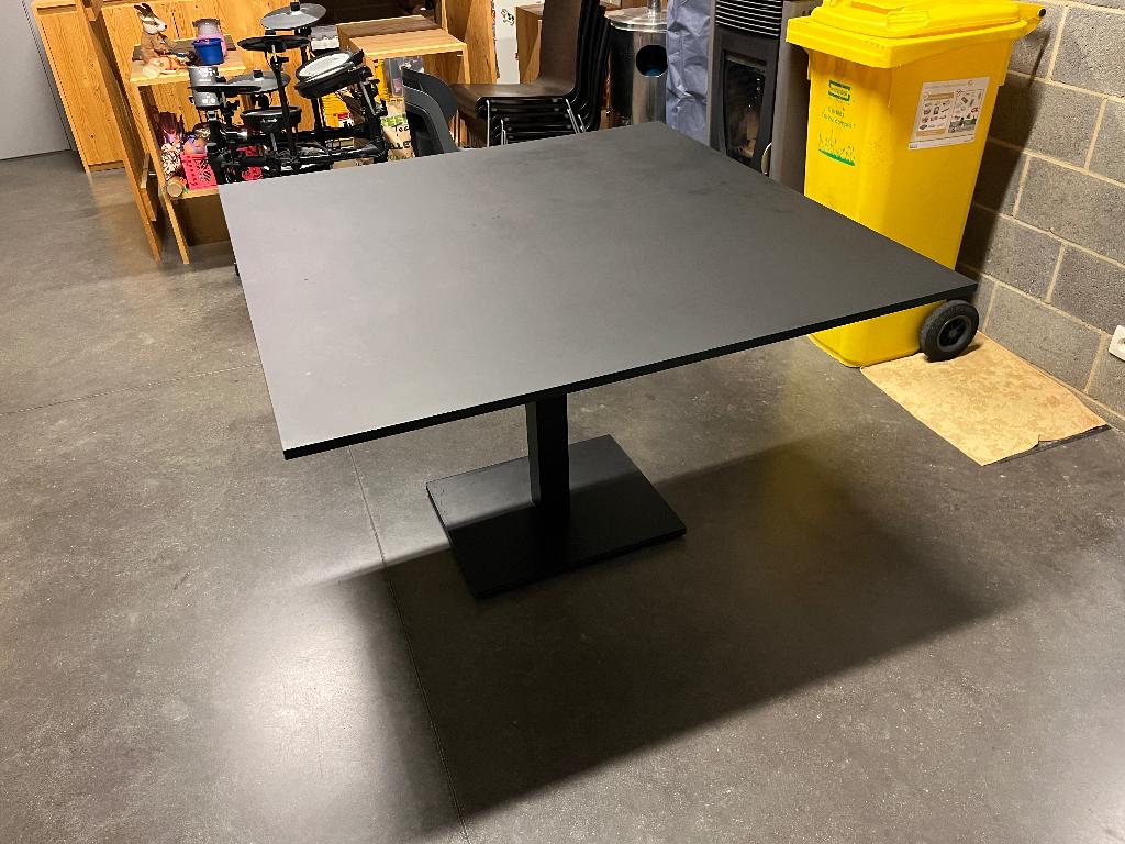 Table carrée noire, 100 à 150 cm, Cinq personnes ou plus, 100 à 150 cm, Enlèvement