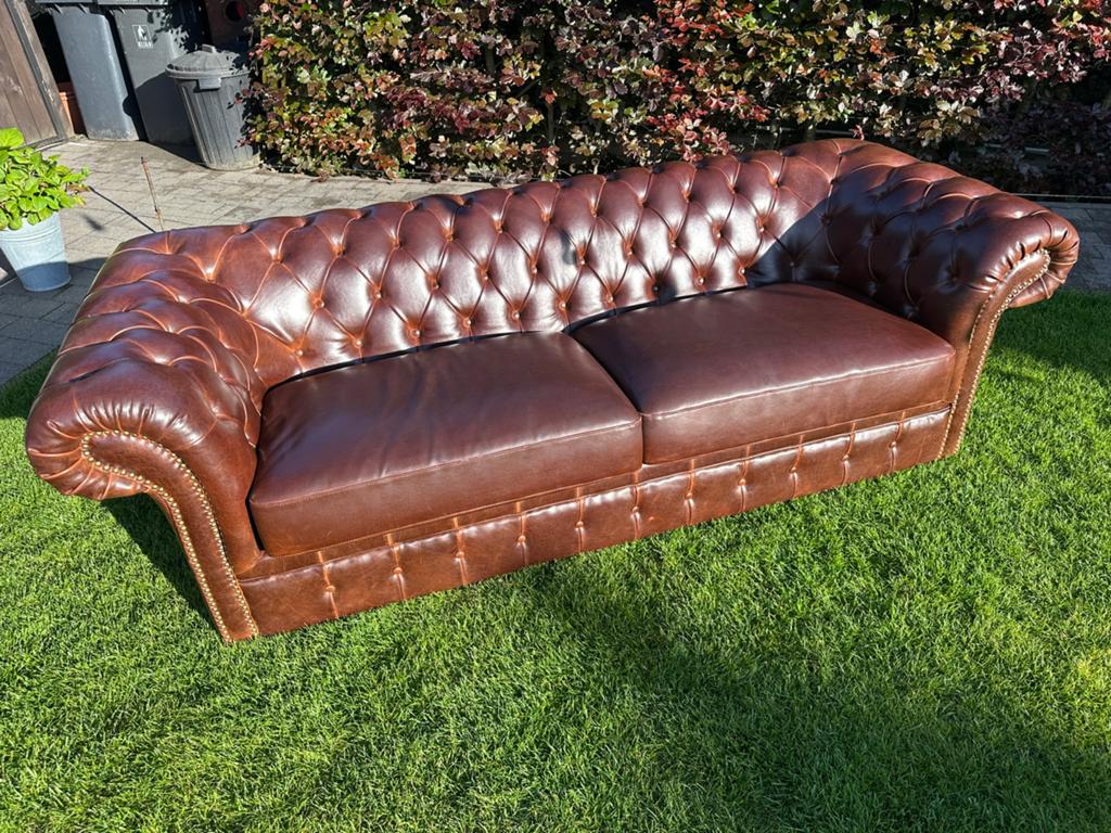 Lederen Chesterfield driezit zetel in mooie staat!, Ophalen, Zo goed als nieuw