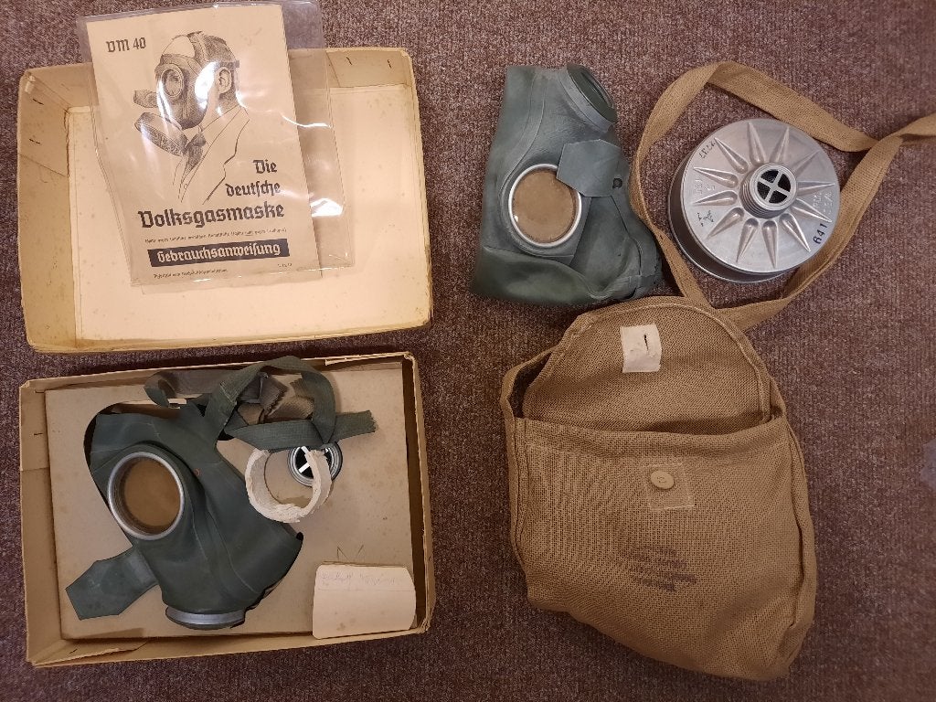 MINT Duitse gasmaskers Volksgasmaske WO2 VM37 VM40 original, Verzenden