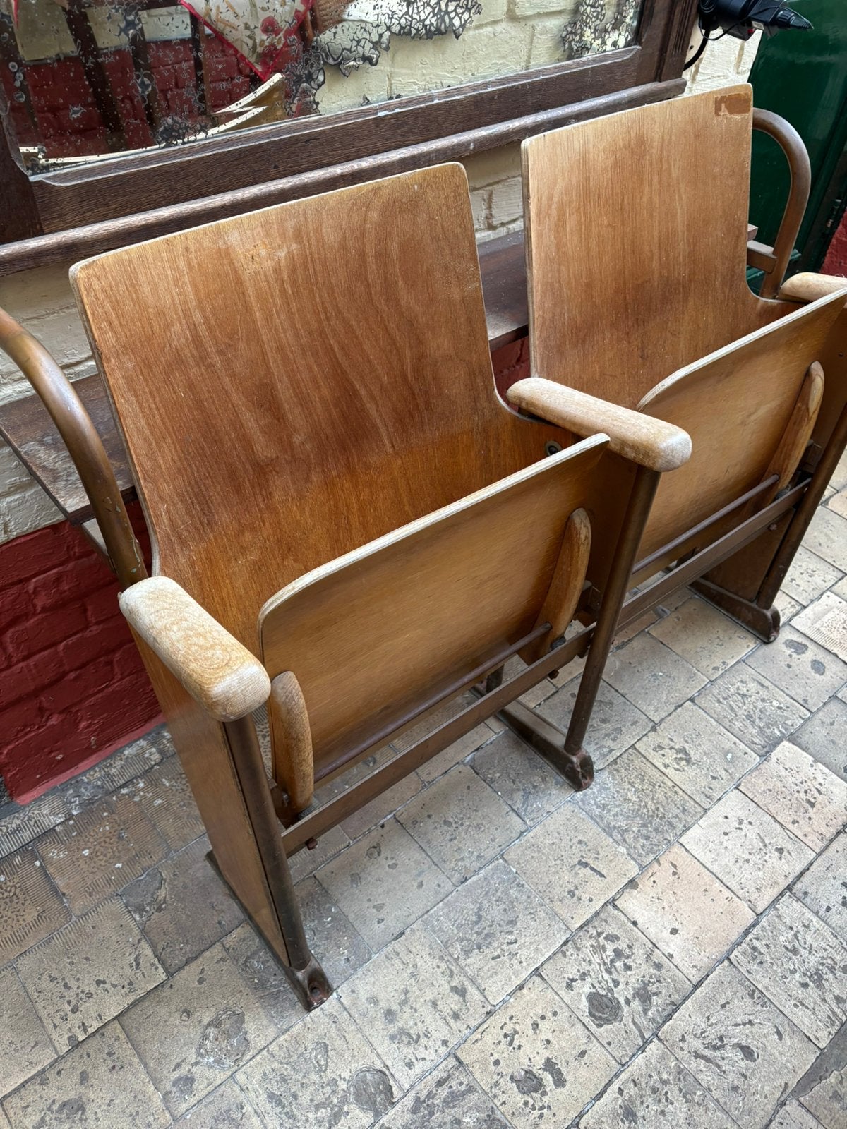 chaises de cinéma art déco, Enlèvement