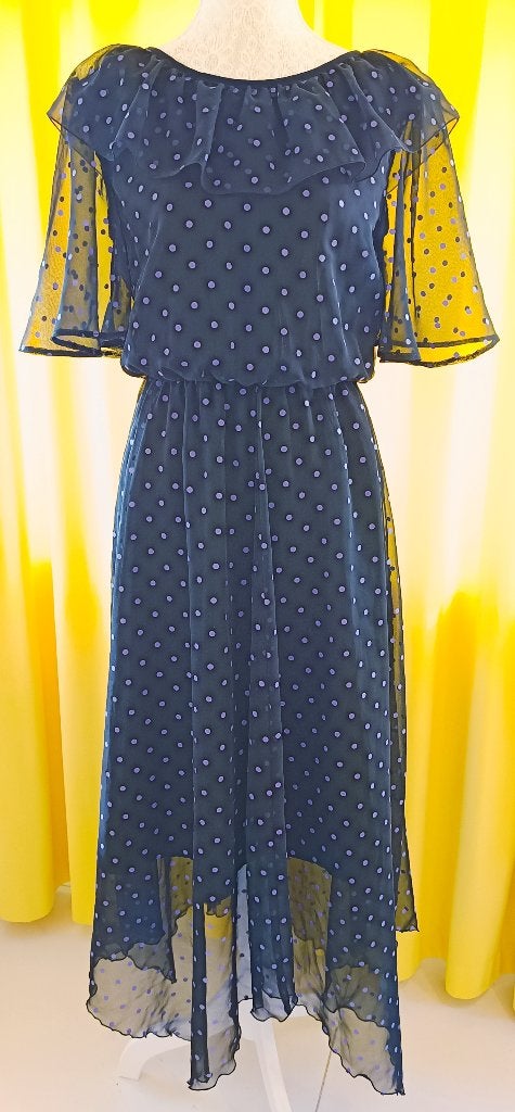 Robe en mousseline noire à pois lilas. taille S/M, Vêtements | Femmes, Taille 38/40 (M), Enlèvement ou Envoi, Porté, Sous le genou
