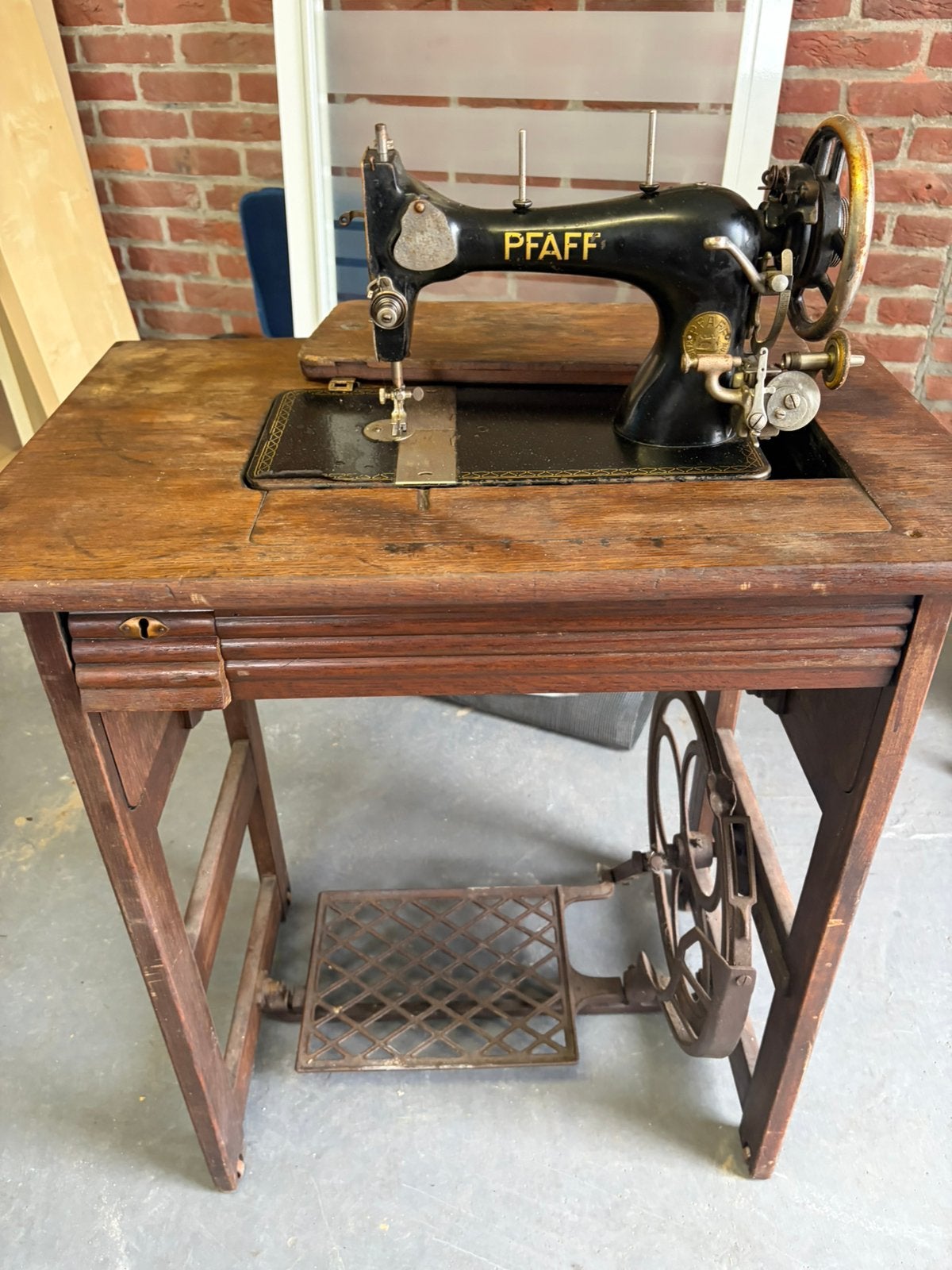 Antieke naaimachine pfaff, Enlèvement