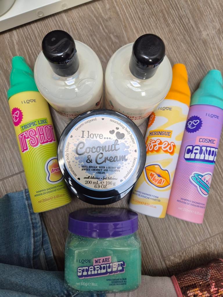 I love cosmetics set, Bijoux, Sacs & Beauté, Beauté | Cosmétiques & Maquillage, Enlèvement
