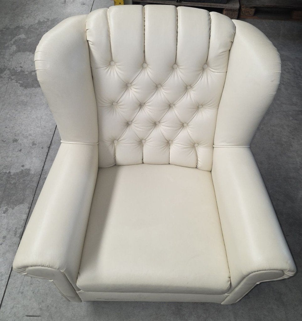 2x Chesterfield oorfauteuil echt leder crème – ex-showroom, Ophalen, Chesterfield, Zo goed als nieuw, 75 tot 100 cm