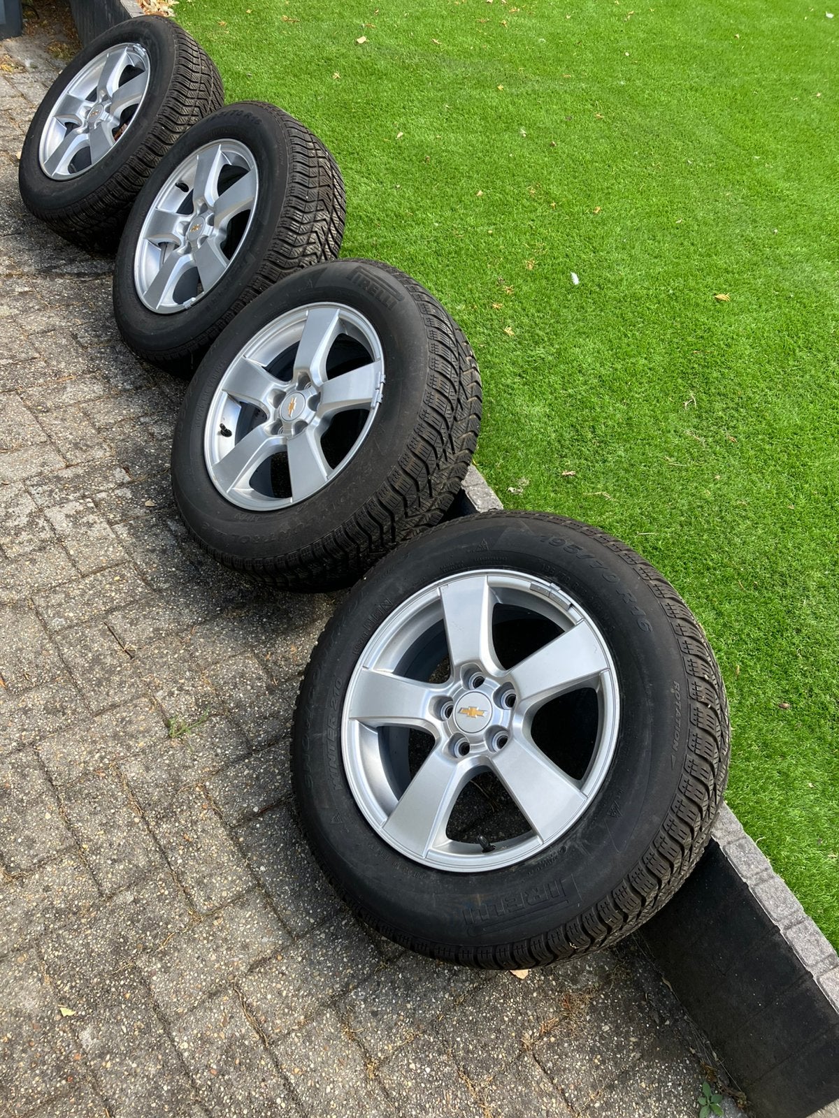 Set velgen en banden Chevrolet en Opel, Ophalen, Gebruikt, 16 inch, Winterbanden