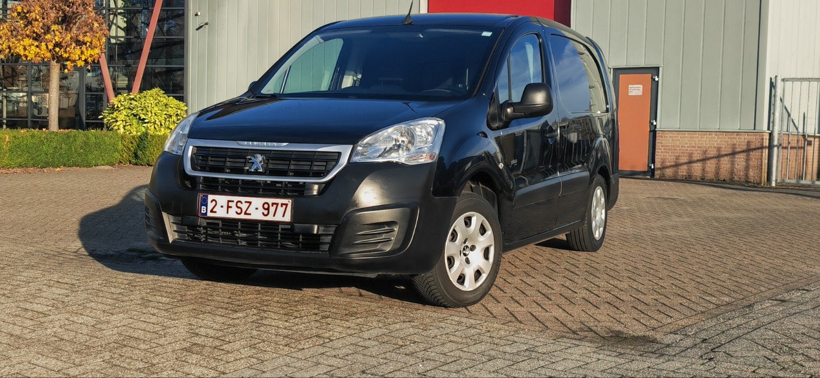 peugeot partner 2016. Euro 6b. Carwash op wielen., Zwart, Diesel, Particulier, Te koop