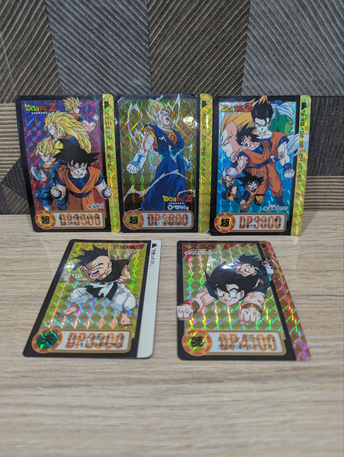 Cartes Dragon Ball Carddass Hondan prisms 

Attention cartes, Enlèvement ou Envoi