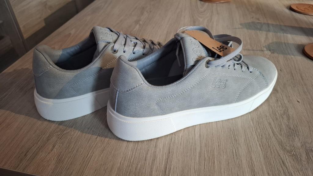 CHAUSSURES EN CUIR NEUVES GRISES M41, Enlèvement, Neuf, Baskets