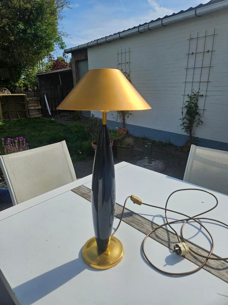Lampe de table en métal doré, Enlèvement