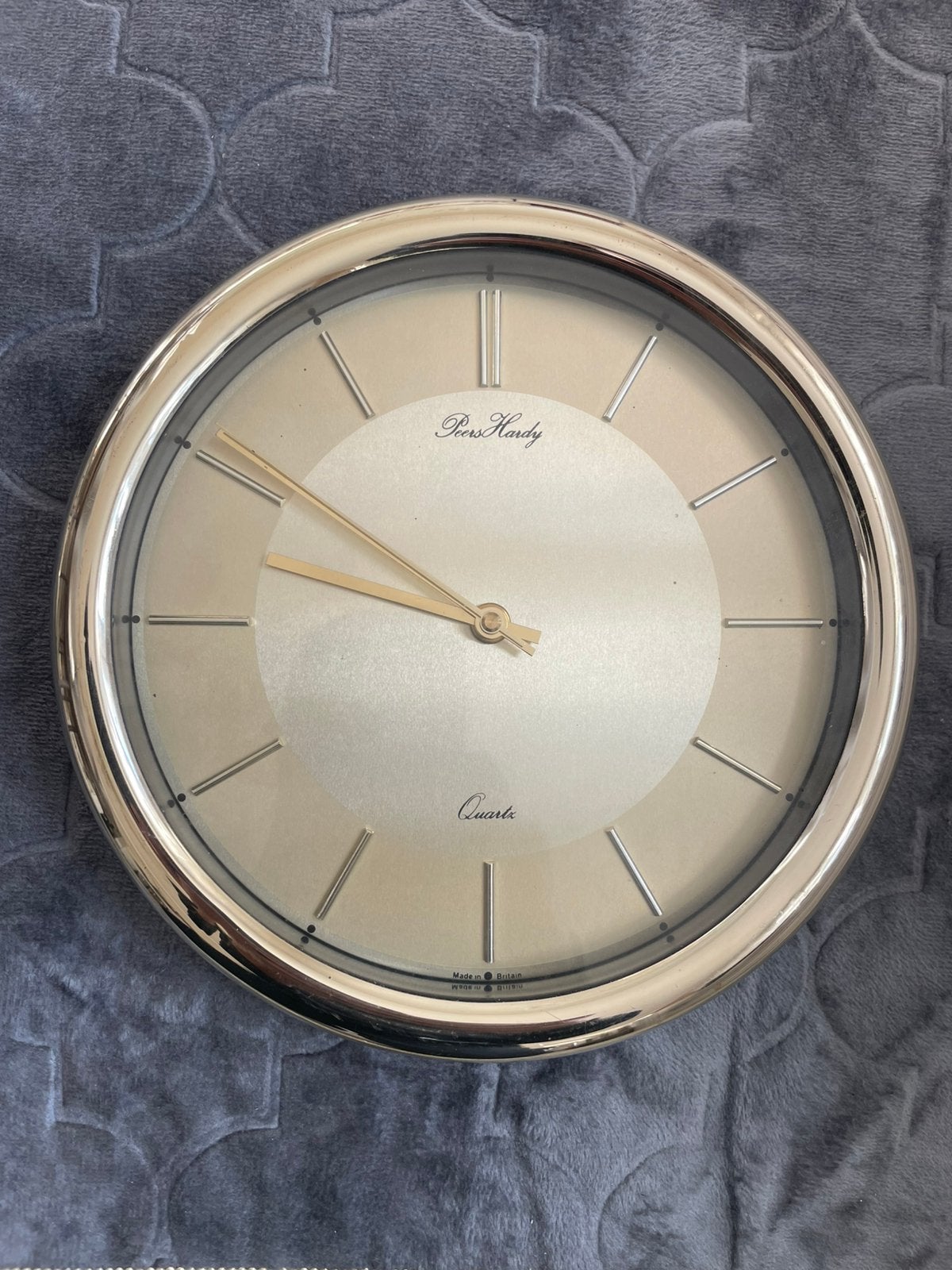 Horloge murale vintage Peers Hardy Quartz –Argentée et dorée, Maison & Meubles, Vintage, Enlèvement ou Envoi, Comme neuf, Horloge murale